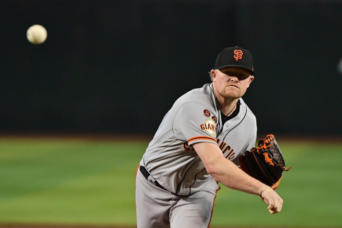 SF Giants starting pitcher Logan Webb (62) throws a pitch against the Arizona Diamondbacks (2023).